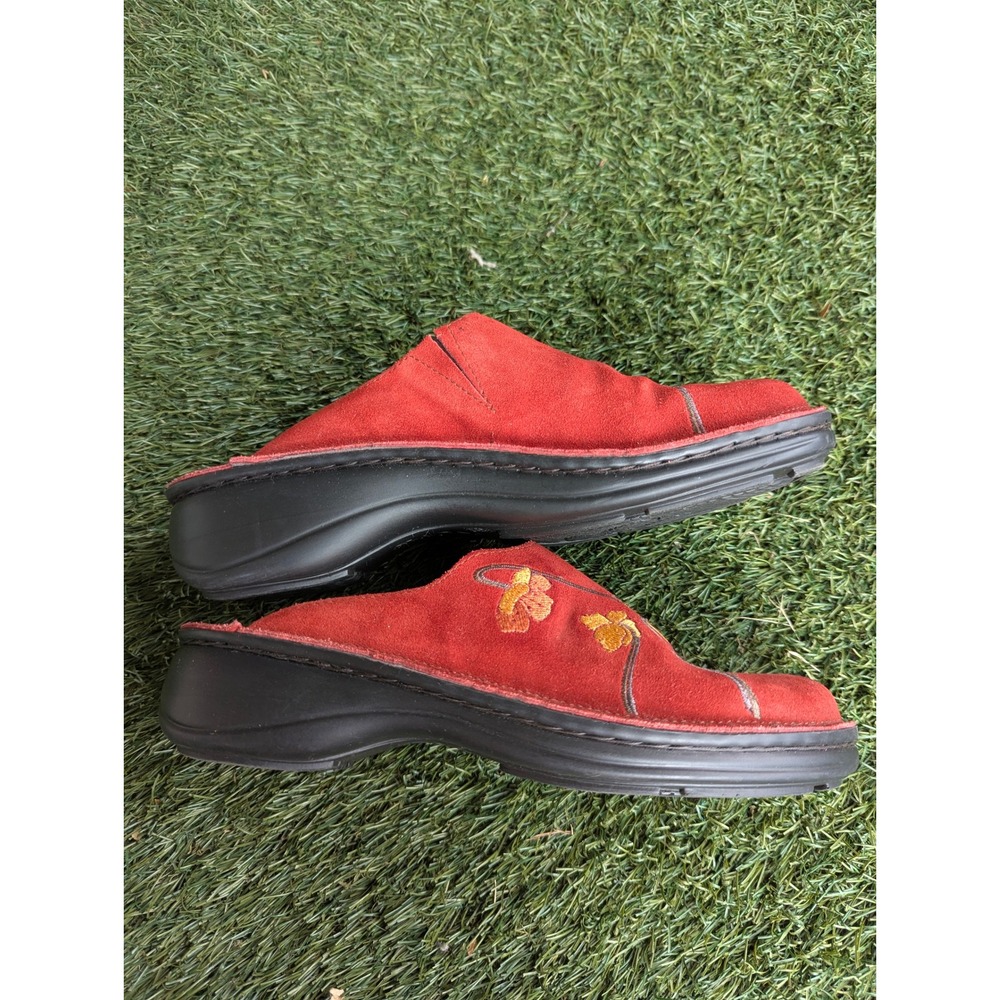 Naot Red Suede Floral Embroidered Clogs Mules Made in Israel Womens 38/US 7 - Picture 5 of 8